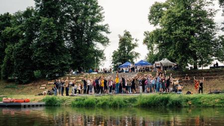 Dvanáctý ročník festivalu Náplavka k světu. zakotví na břehu Úslavy na Doubravce