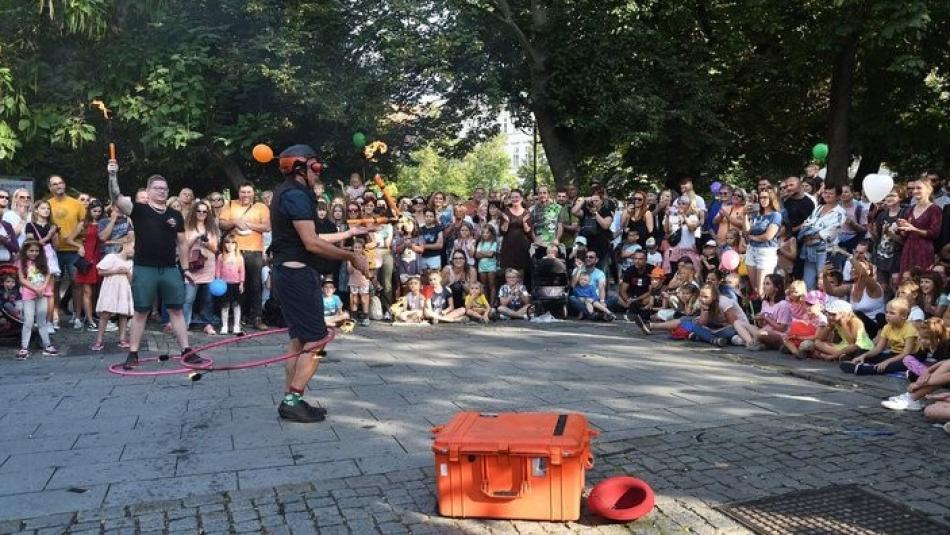 Koná se Busking Fest, ulice Plzně zaplaví umělci z celého světa