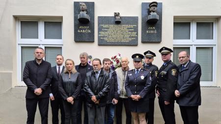 Vedení Jedničky si připomnělo 82. výročí zavraždění odbojáře Václava Krále a jeho rodiny