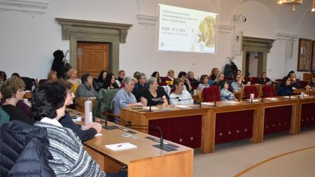 Seminář na plzeňské radnici poradil jak na ryby a luštěniny ve školních jídelnách