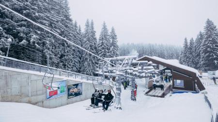 Na šumavském Špičáku se i nadále lyžuje na jedné sjezdovce, připravují se další