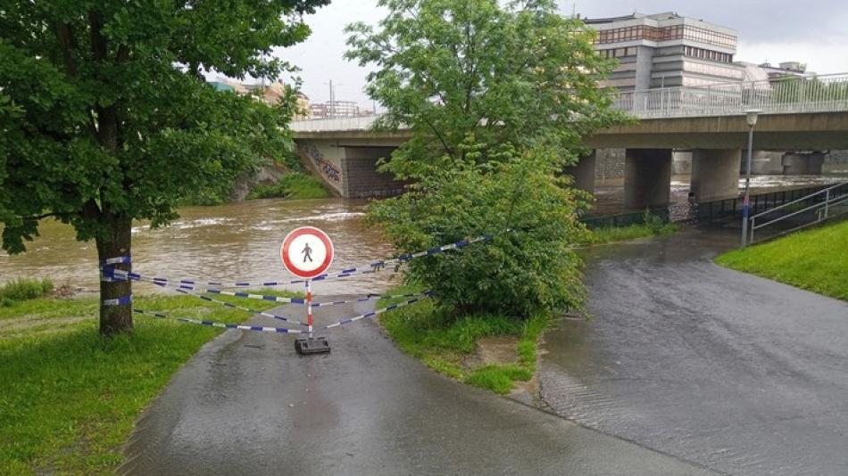 Řeky se vylévají ze břehů, náplavka v Plzni je uzavřená