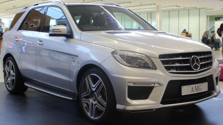 Mercedes-Benz svolává majitele milionu vozů. Jejich auta mohou mít problém s brzdami