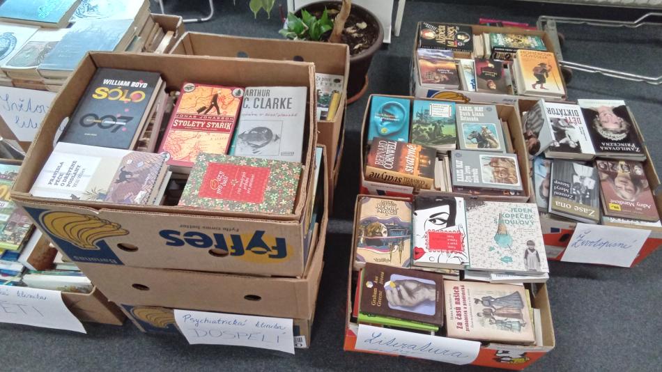 Univerzitní knihovna ZČU uspořádala sbírku knih, sešlo se víc jak tři tisíce kusů