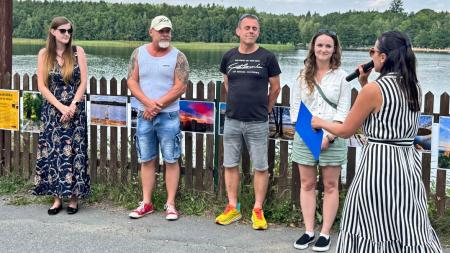 Jednička očima amatérských fotografů: Rybníky, lesy a stezky, vyhrál snímek labutě