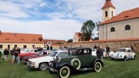 Páni kluci a jejich motorové stroje se setkali již na pátém srazu v Chotíkově