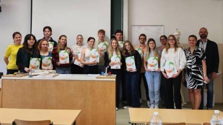 Z gymplu až na medicínu: Pilotní program v Karlovarském kraji pomáhá studentům plnit si sny
