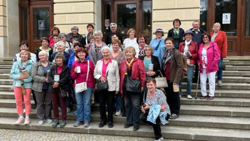 Celostátní setkání knihovnických seniorů: Tři dny plné kultury a poznání probíhají v Karlových Varech