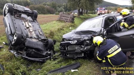Srážka dvou osobních vozidel uzavřela komunikaci mezi obcemi Rabí a Bojanovice