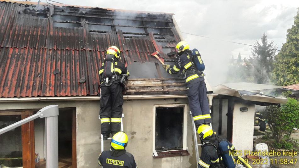 V ulici U Domažlické trati v Plzni hořel rodinný dům
