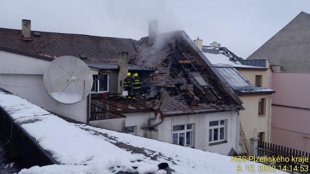 Podkroví domu zachvátil požár, škody jdou do milionů korun!