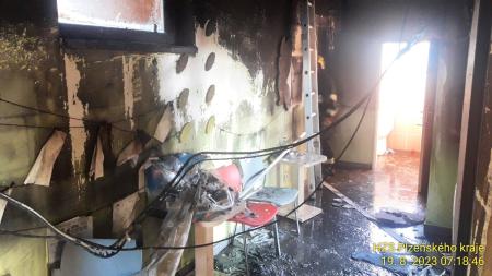 Dětský domov v Trnové zachvátil požár, 31 lidí se muselo evakuovat
