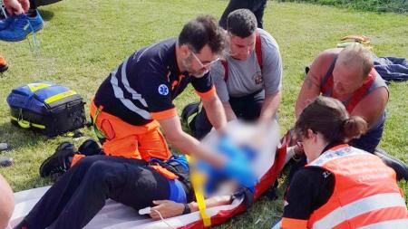 Paraglidista se těžce zranil poté, co se mu složil za letu padák