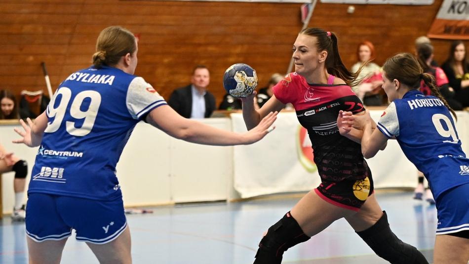 Teď už máme vyšší cíle, chceme do play off, velí trenér házenkářek DHC Plzeň Pavel Farář