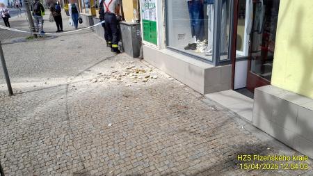 Na Americké třídě se zřítila část omítky!