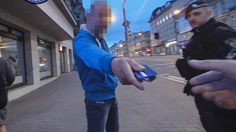 Platební karta v kanále, klíče v kapse a kabelka v kontejneru, aneb Výmluvy, které neobstály