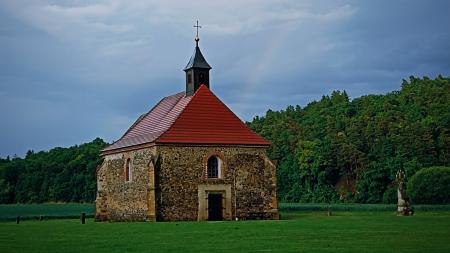 V Dolanech u Hlinců to žije! Pouť ke kostelu sv. Petra a Pavla se koná už v sobotu, v pondělí začne výstava