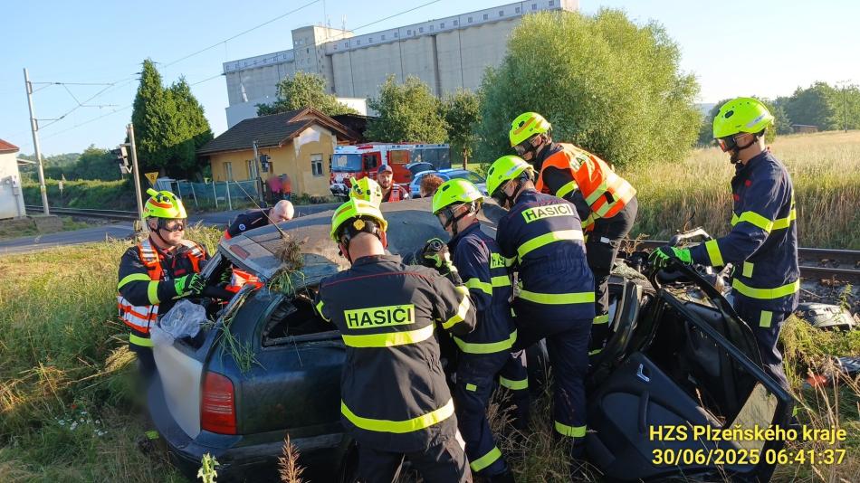 V Blovicích se srazil vlak s autem!