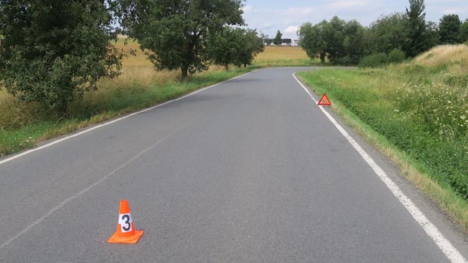 Neznámý šofér ohrozil riskantním předjížděním další řidiče. Pátrají po něm policisté