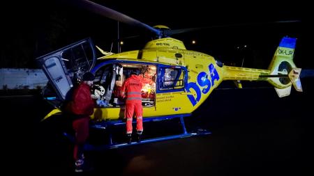 Noční výbuch v Uherském Brodě: Jeden muž utrpěl vážné popáleniny, letěl pro něj vrtulník