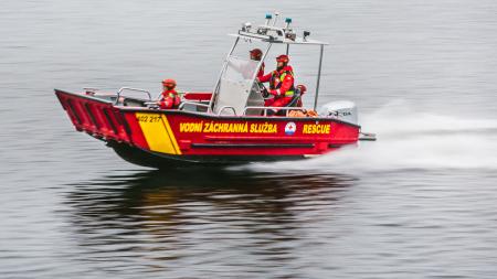 Bezpečnost na přehradě Hracholusky hlídá vodní záchranná služba