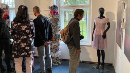 Ašské textilní muzeum uvádí výstavu Příběh MÉHO oblečení