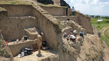 Archeologové ZČU zkoumají dosud opomíjené oblasti v Kyrgyzstánu