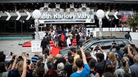Karlovy Vary ožijí světovým filmem: 59. ročník Mezinárodního filmového festivalu přináší hvězdy, premiéry i digitální novinky
