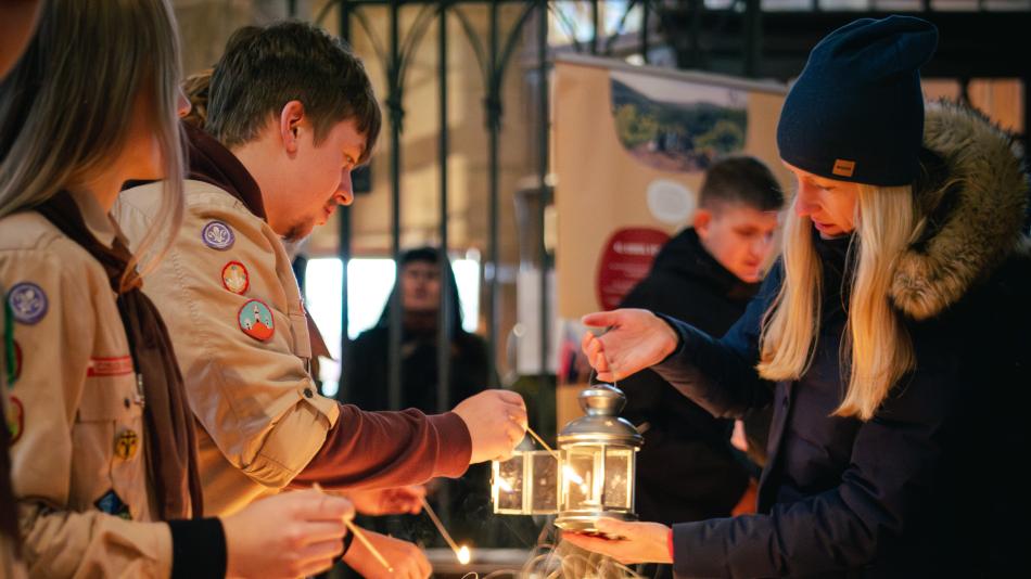 Plzeňští skauti budou rozdávat betlémské světlo. Kam a kdy si pro něj můžete přijít?