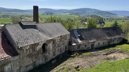 Studenti ZČU zachraňují zchátralý hrad Opálka na Klatovsku