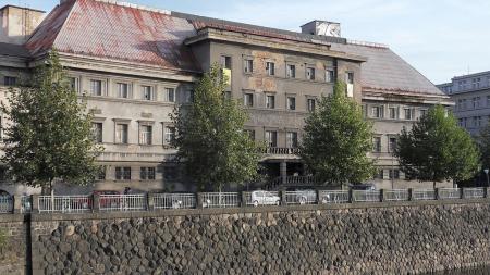 Plzeňský kraj vypíše příští rok soutěž na firmu, která opraví lázně v Plzni