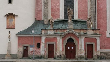Domažlice podpoří charitu i opravu kostela dotacemi: Poskytnou na ně více než jeden milion korun
