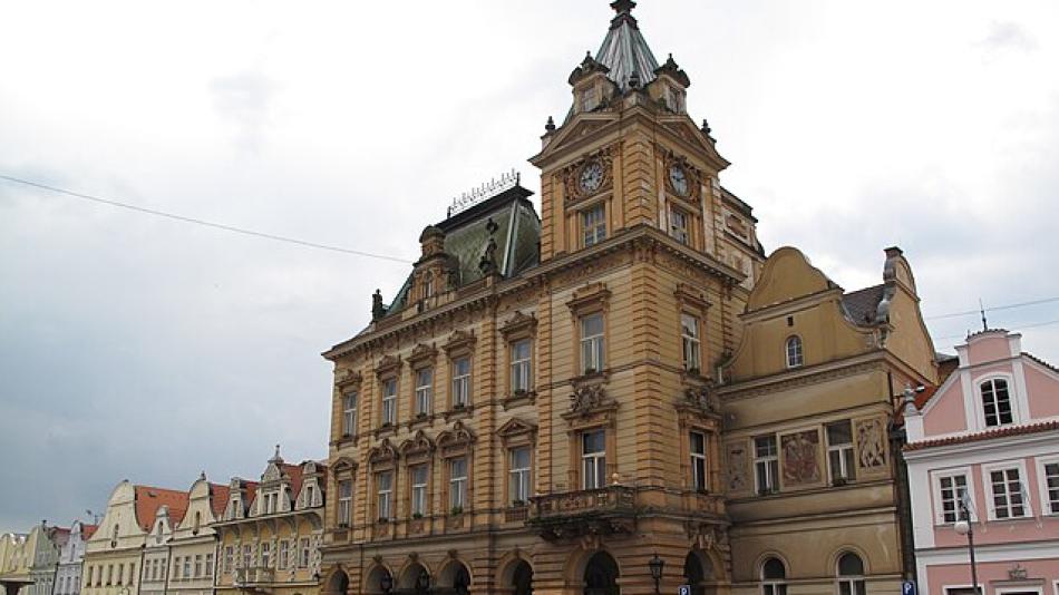 Zastupitelé Domažlic odvolali radního Macha kvůli obvinění z podvodů