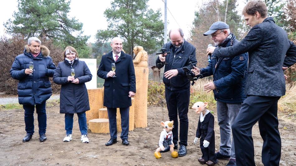 Okolím boleveckých rybníků provedou Spejbl a Hurvínek. Plzeň otevřela unikátní zážitkový okruh