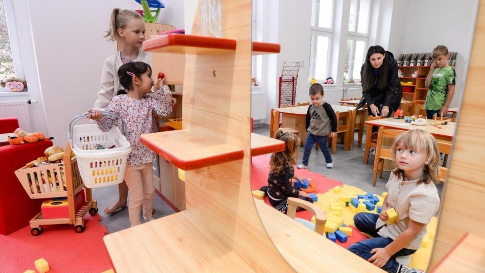 V Plzeňském kraji ubývá dětí ve školkách, na středních počet žáků roste