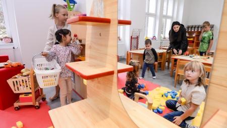 V Plzeňském kraji ubývá dětí ve školkách, na středních počet žáků roste