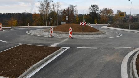 Odbočování do Škodalandu bude díky nové křižovatce bezpečnější