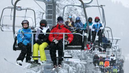 Jarním teplotám už sníh neodolal, největší lyžařský areál musí zavřít!