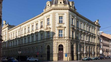 Studenti z univerzity v Plzni u soudu s bývalým děkanem přiznali vyšší stipendia