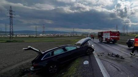 Vážná dopravní nehoda uzavřela hlavní tah na Klatovy, muž na místě zemřel