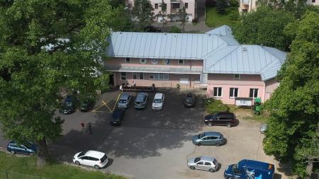 Administrativní budova Viktorie Mariánské Lázně dostane na střechu fotovoltaiku.