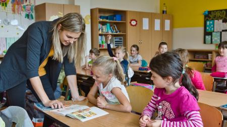 Absolventi pedagogické fakulty zůstávají u školství, ukázal průzkum