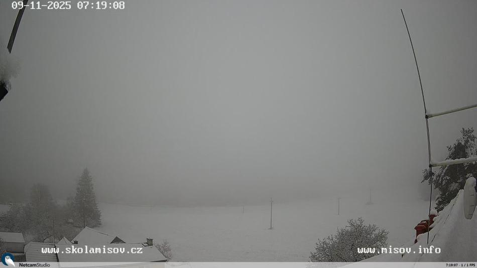 V polohách kolem 500 metrů nasněžilo, v Brdech napadlo až pět centimetrů