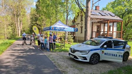 Na kole jen s přilbou: Tak se jmenovala preventivní akce strážníků z Chebu