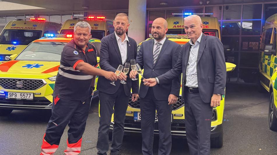 Více prostoru, klidnější jízda. Krajští záchranáři mají nová vozidla