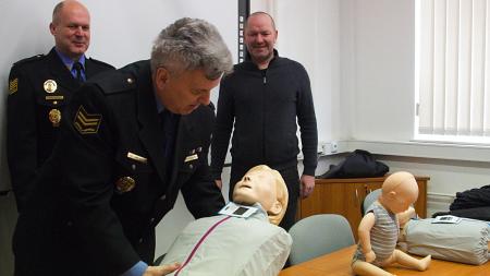 Při záchraně života mají strážníkům pomoci nové cvičné figuríny