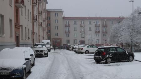 Vnitroblok na Slovanech bude mít jako první v Plzni chytré lampy