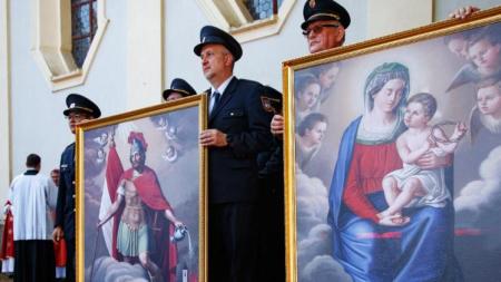 Domažličtí hasiči se postarali o návrat dvou ukradených obrazů na Vavřineček
