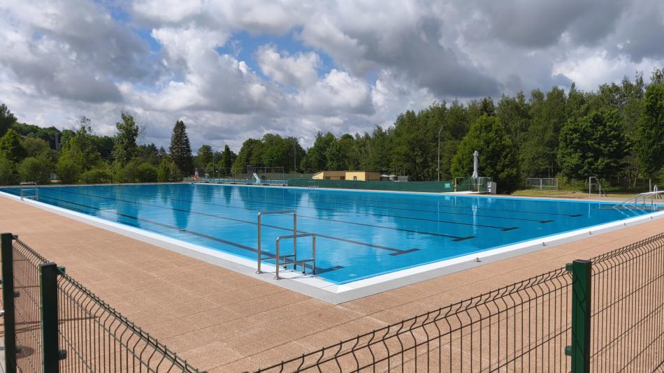 Klatovy zahajují letní sezónu: Plavecký bazén se návštěvníkům otevře v neděli