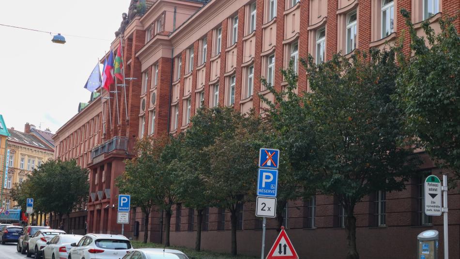 NCOZ po úterním zásahu obvinila devět lidí